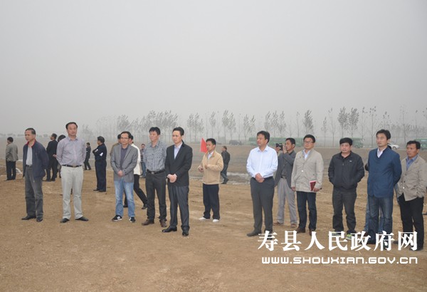 县委常委许支禄主持会议.