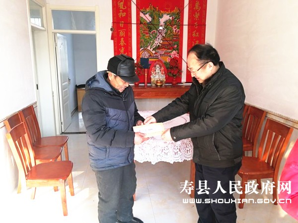韩涛深入三觉镇陈岗村走访慰问贫困户_寿县人民政府