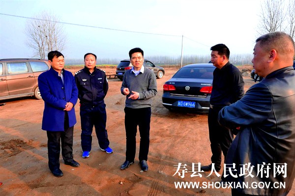 3月20日,县长程俊华先后深入八公山乡,涧沟镇,安丰镇,实地督查环保