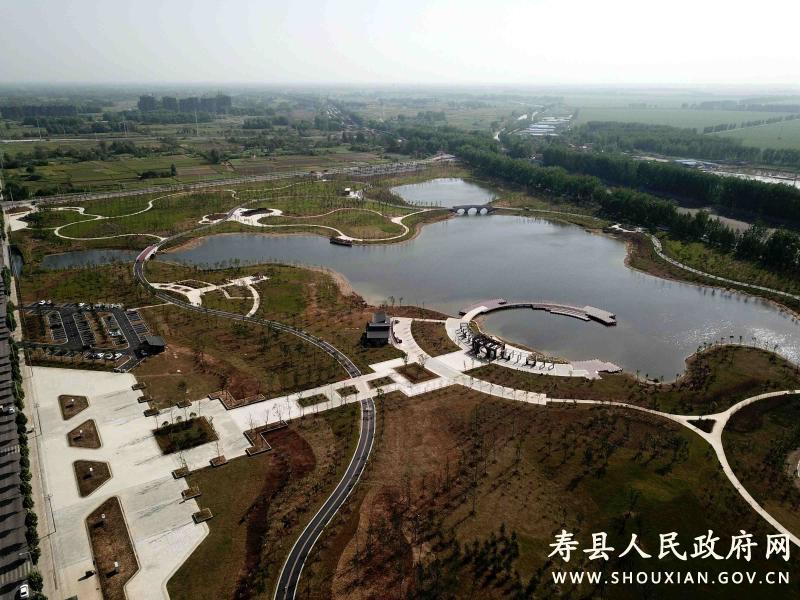 龙吟湖公园占地面积约630亩,其中水域面积15万平方米,景观面积27.