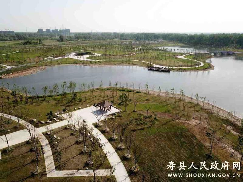 龙吟湖公园占地面积约630亩,其中水域面积15万平方米,景观面积27.