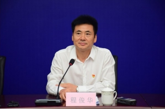 今天是首场发布会,我们有幸邀请到中共寿县县委副书记,县人民政府县长