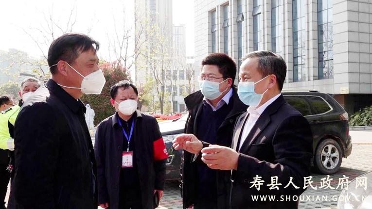 县委书记牛方括,县委常委,副县长李景练亲切慰问接车人员.