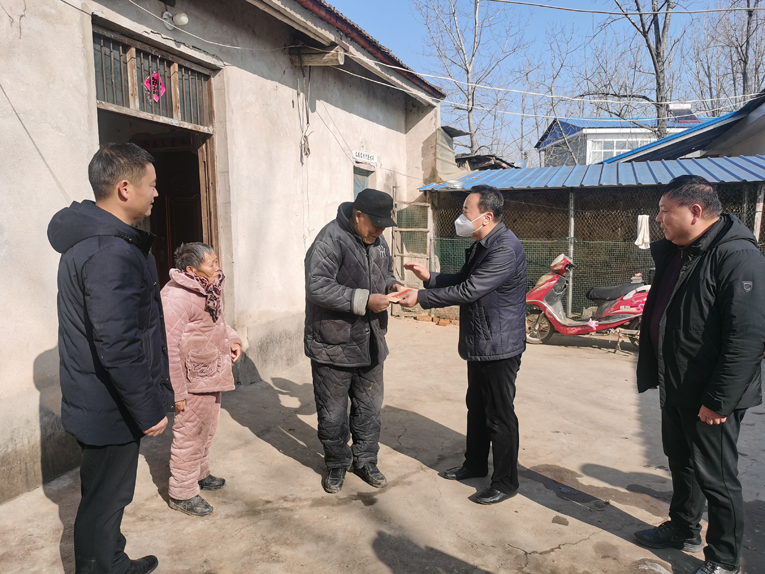 朱勇在城区和板桥镇开展春节走访慰问活动