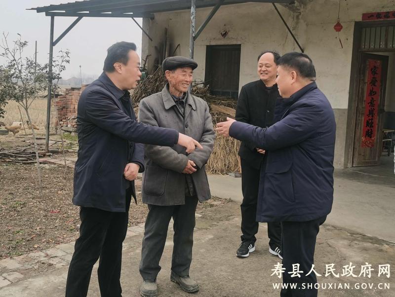 朱勇深入板桥镇调研走访