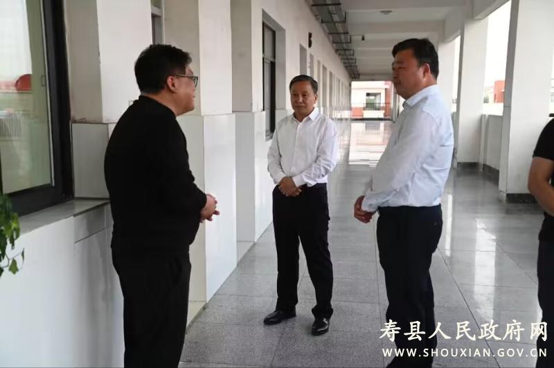 牛方括到寿县二中调研指导工作