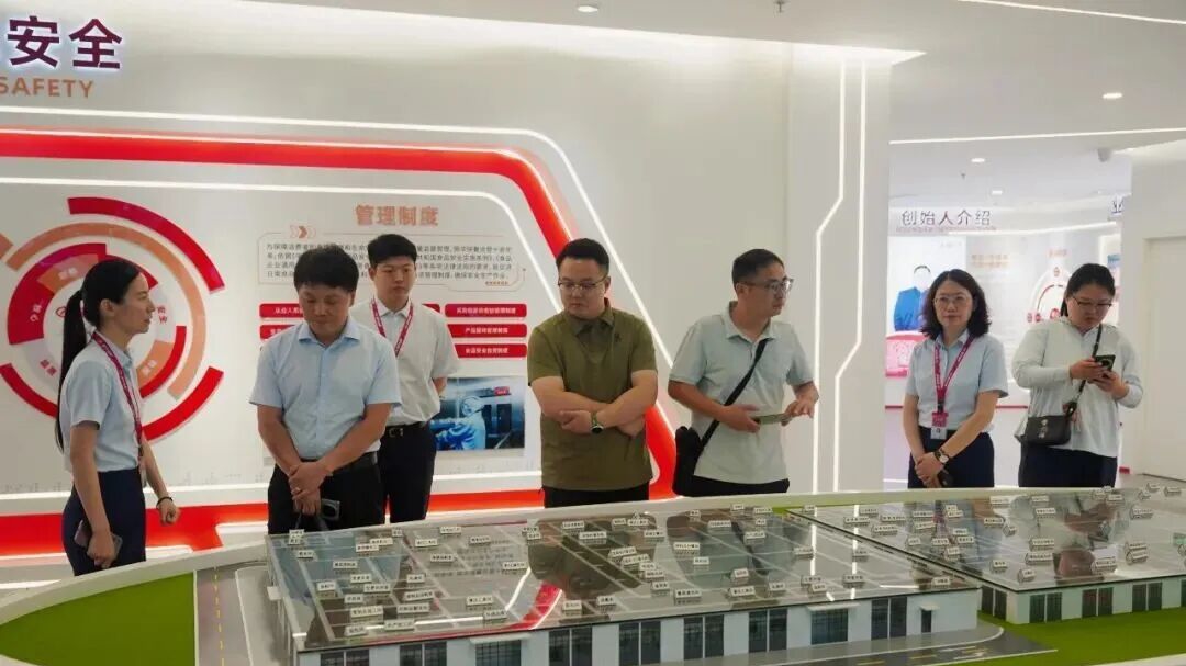振华快餐与淮南师范学院生物工程学院签署战略合作协议