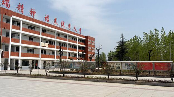 开拓进取的万瑞中学定会奋力拼搏,励精图治,把万瑞中学建成环境一流